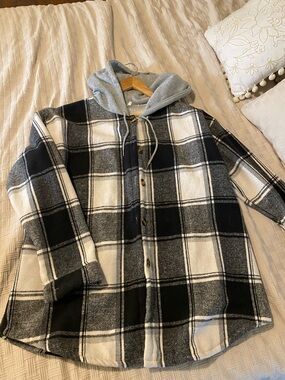 Black & White Plaid Button-Up Shacket with Gray Hoodie size xxl